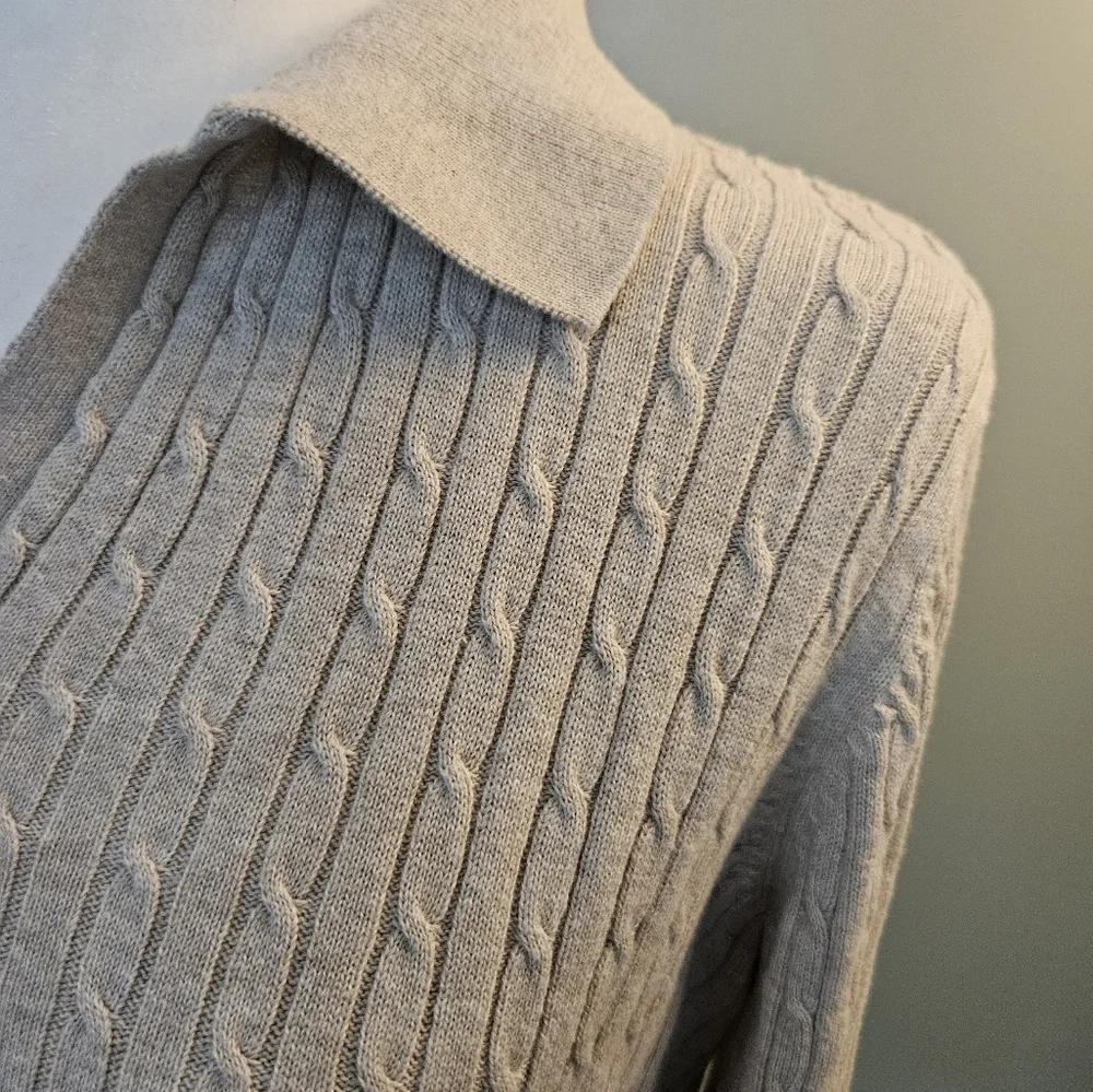 Kim Rogers Women's Size Medium Classic Cable Knit Sweater in Beige Collar V-Neck - Picture 4 of 15